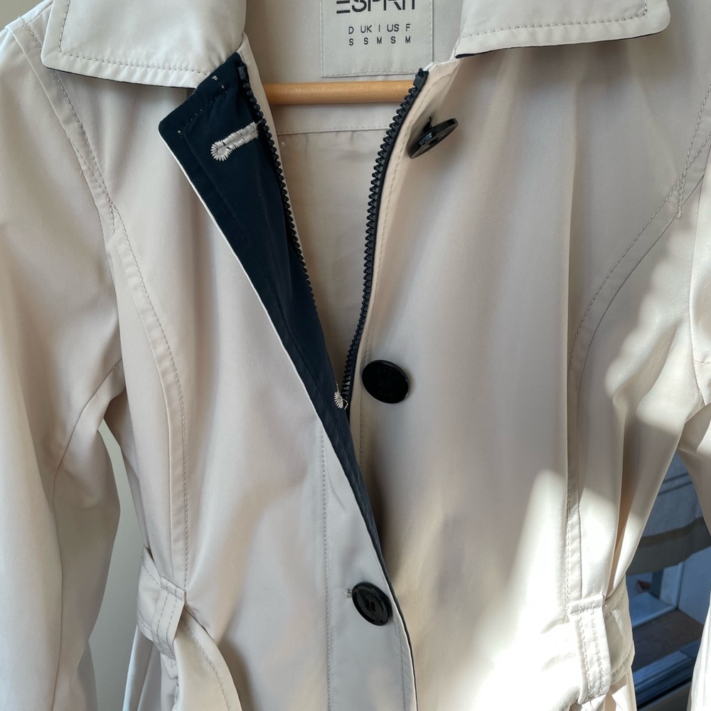 Esprit Light Jacket - Picture 7 of 8